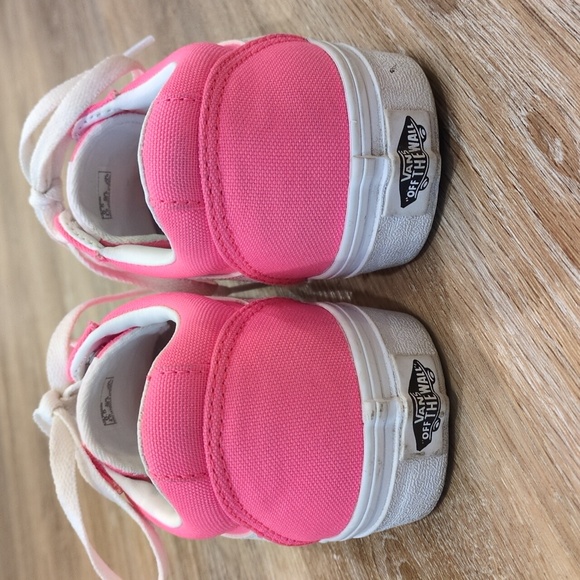 🩷Vans Women's Bright Pink Sneakers size 6.5 🩷LIKE NEW!!!!!!!!🩷 - Picture 4 of 9